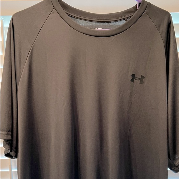Under Armour Black Loose Fit Tee - Picture 1 of 4